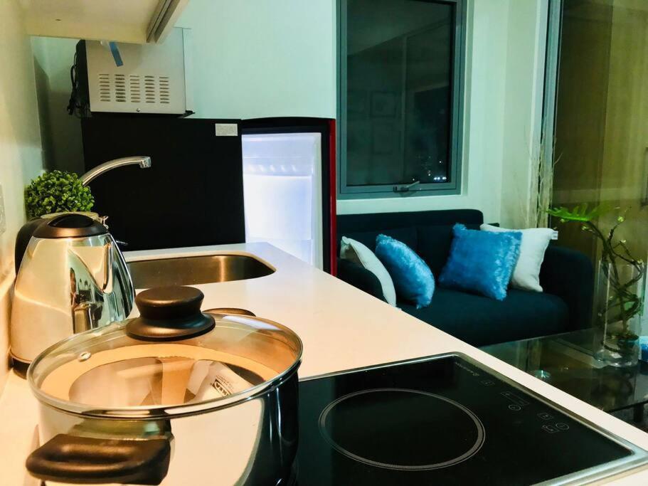 Acqua Private Residence Livingstone Tower Condo Unit With Free Wifi Manila Eksteriør bilde